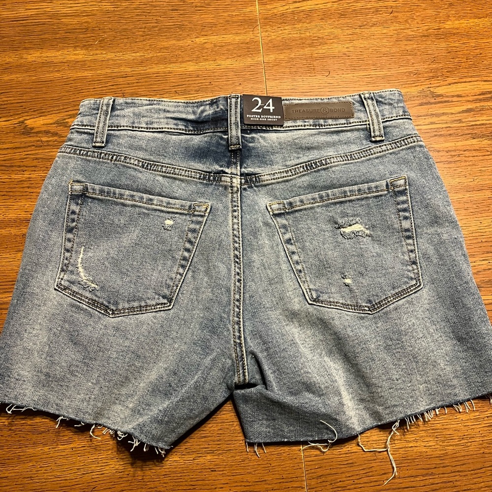 Treasure & Bond Denim Shorts - Picture 3 of 4